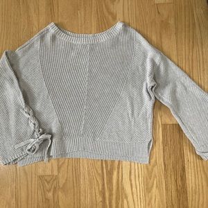 Hollister Women’s Cropped Sweater w/tie Sleeves Size L